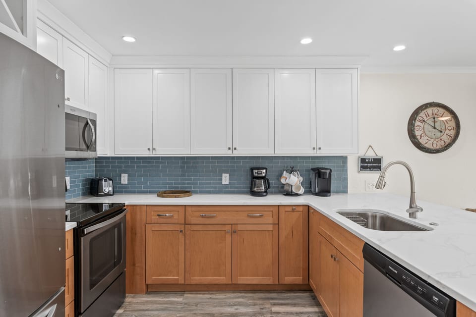 Condo, 3 Bedrooms | Private kitchen | Coffee/tea maker, fridge, oven, toaster