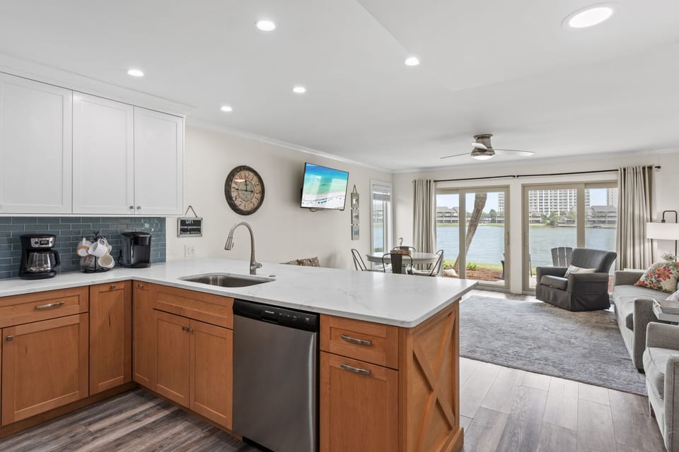 Condo, 3 Bedrooms | Private kitchen | Coffee/tea maker, fridge, oven, toaster