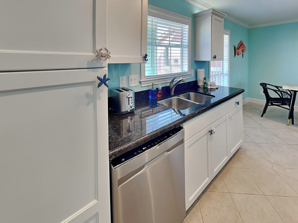 Full Size Kitchen