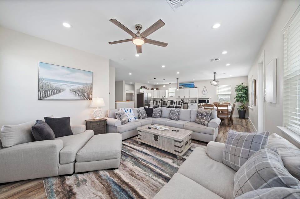 Living Room & Kitchen - Great Views