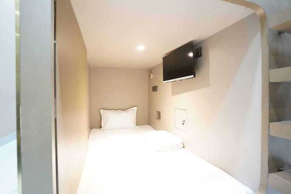 20 bedrooms, free WiFi
