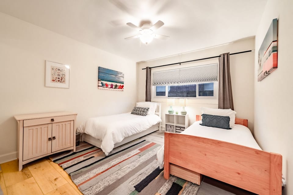 Guest bedroom with two twin beds. 