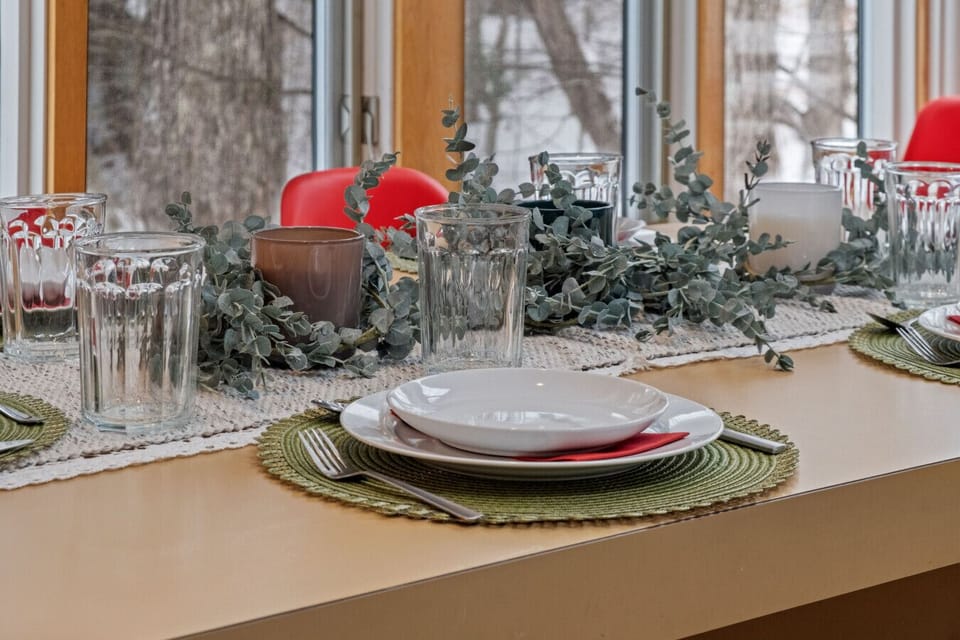 Enjoy meals with a view! Stylish dining area with natural light.