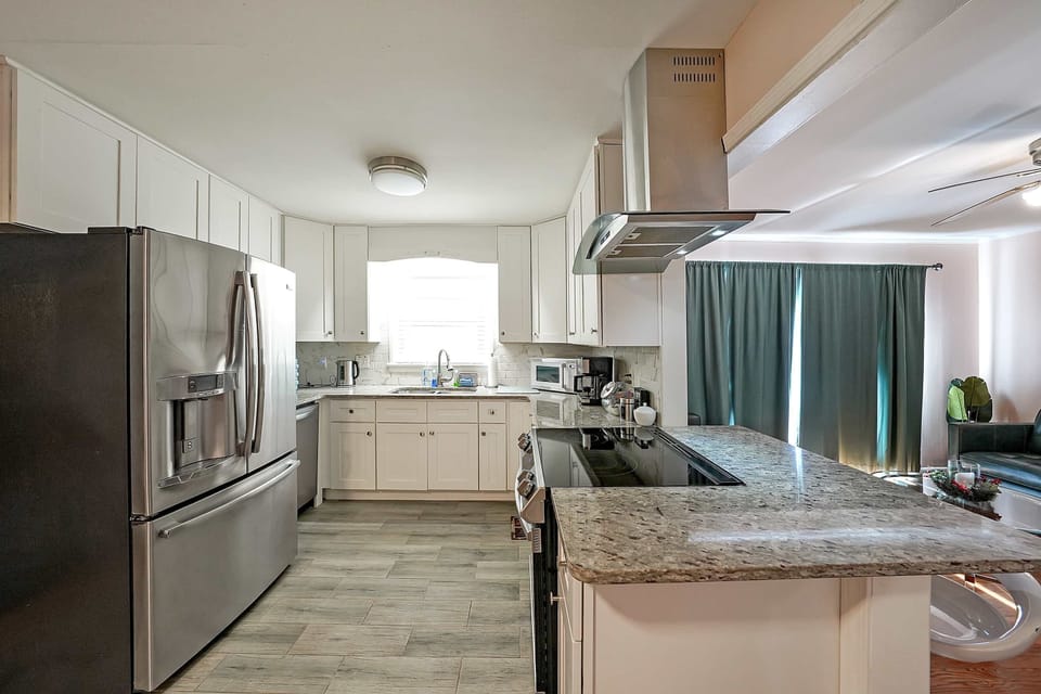 House, Multiple Beds, Patio, Garden View (Marietta 2BR) | Private kitchen | Coffee/tea maker, fridge, microwave, stovetop