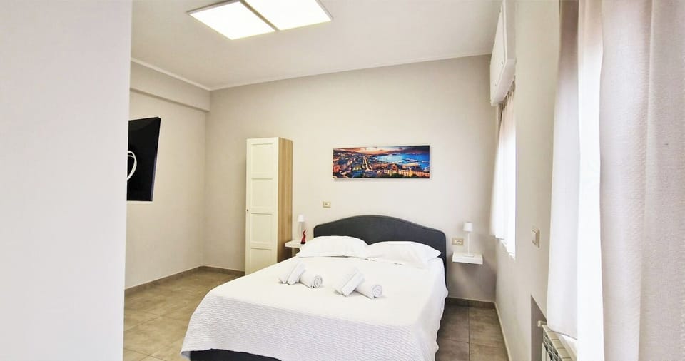 Deluxe Triple Room, Balcony | Desk, soundproofing, free WiFi