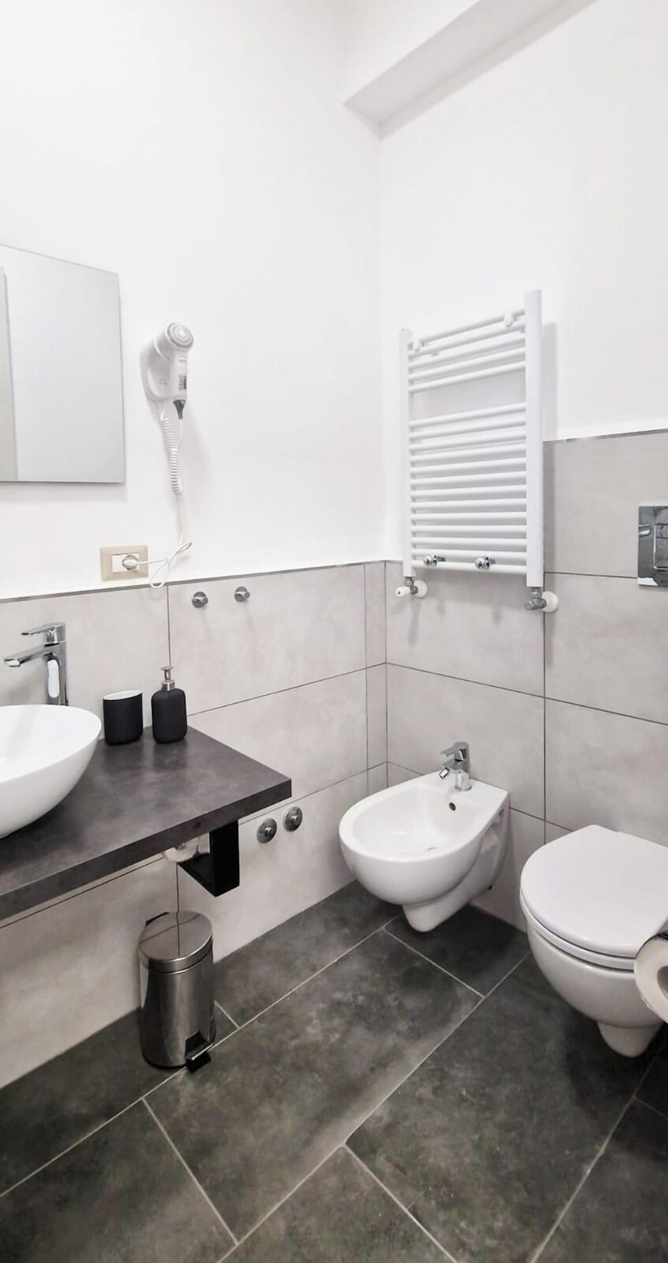 Deluxe Triple Room, Balcony | Bathroom | Hair dryer, bidet, towels, soap