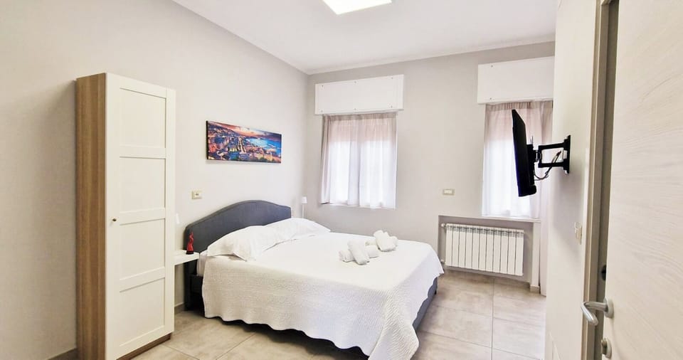 Deluxe Triple Room, Balcony | Desk, soundproofing, WiFi (free)