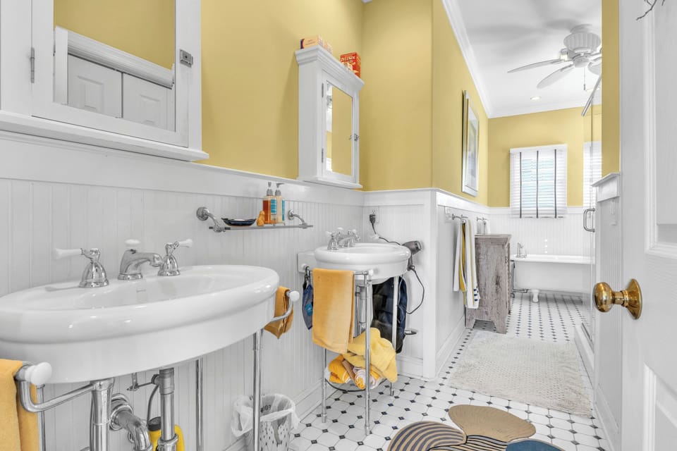 Master Bath #1 - 2nd Level Northeast