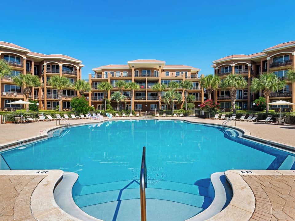 Large Inviting Community Pool