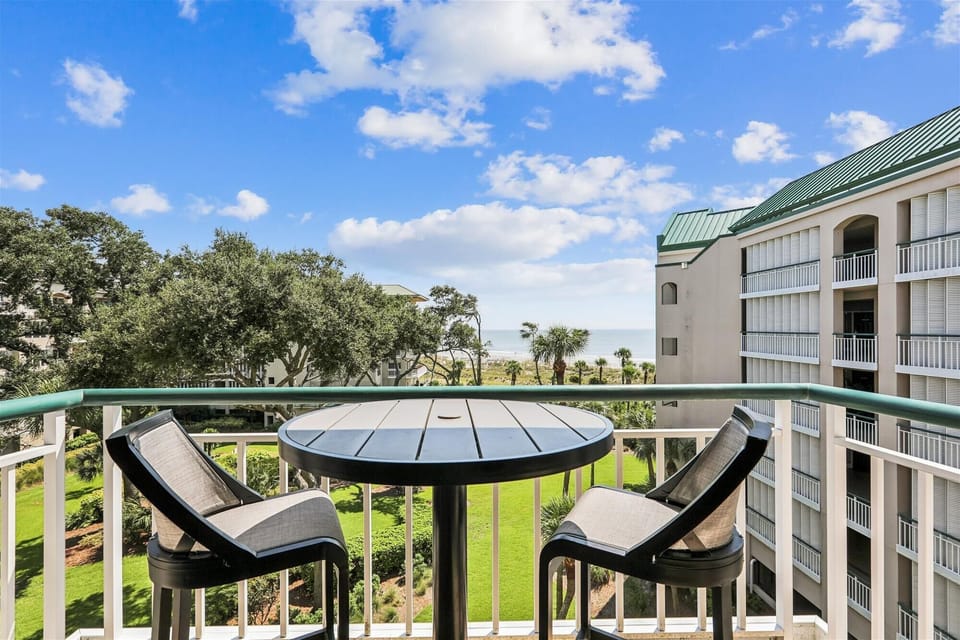 Private 4th Floor Balcony at 4402 Windsor Court North