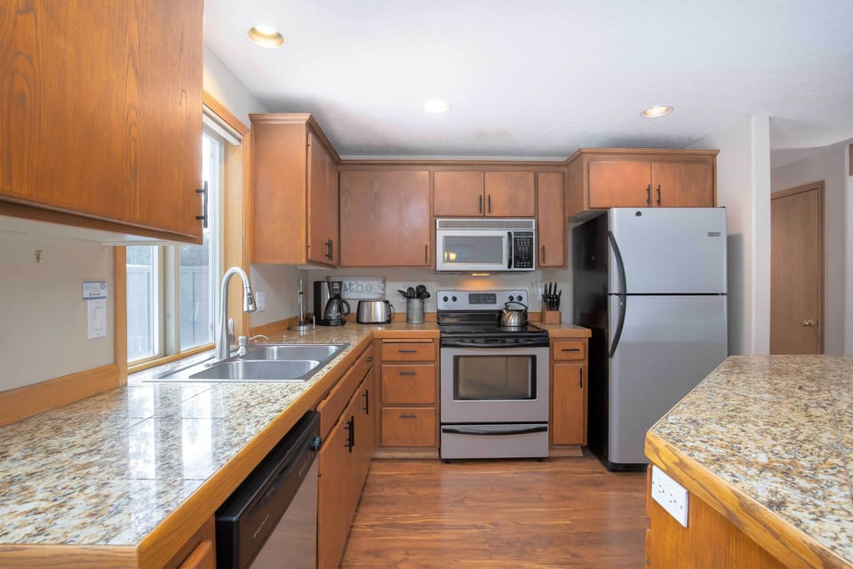 Kitchen - Main Level