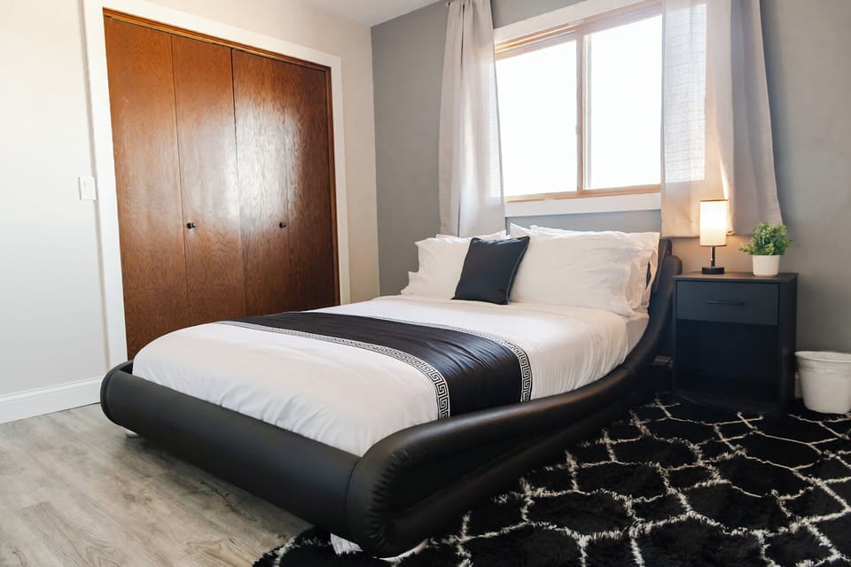 Modern style Queen bed. Top Sleep Guarantee!