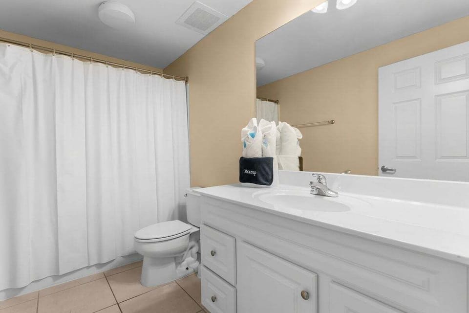 Large vanity, perfect for storage during your trip