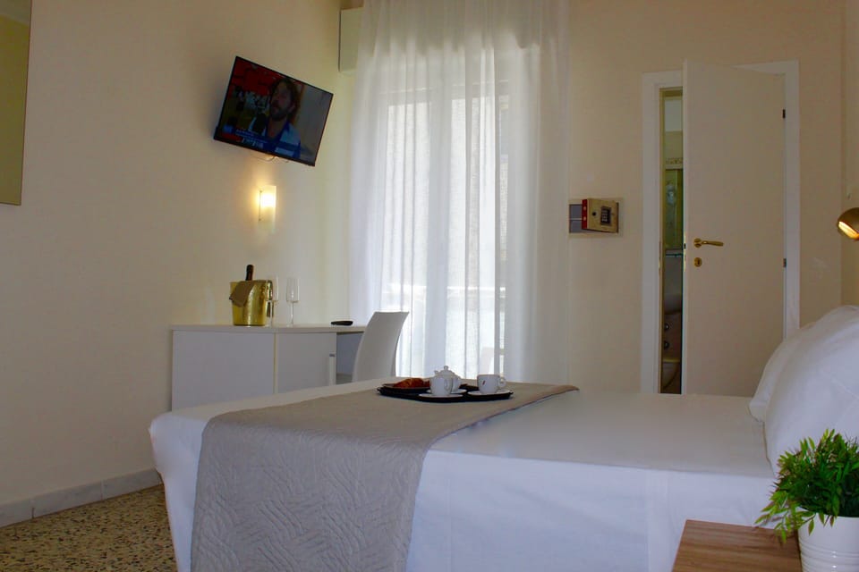 Double Room | In-room safe, desk, soundproofing