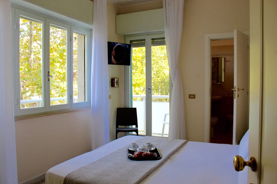 Double Room | In-room safe, desk, soundproofing