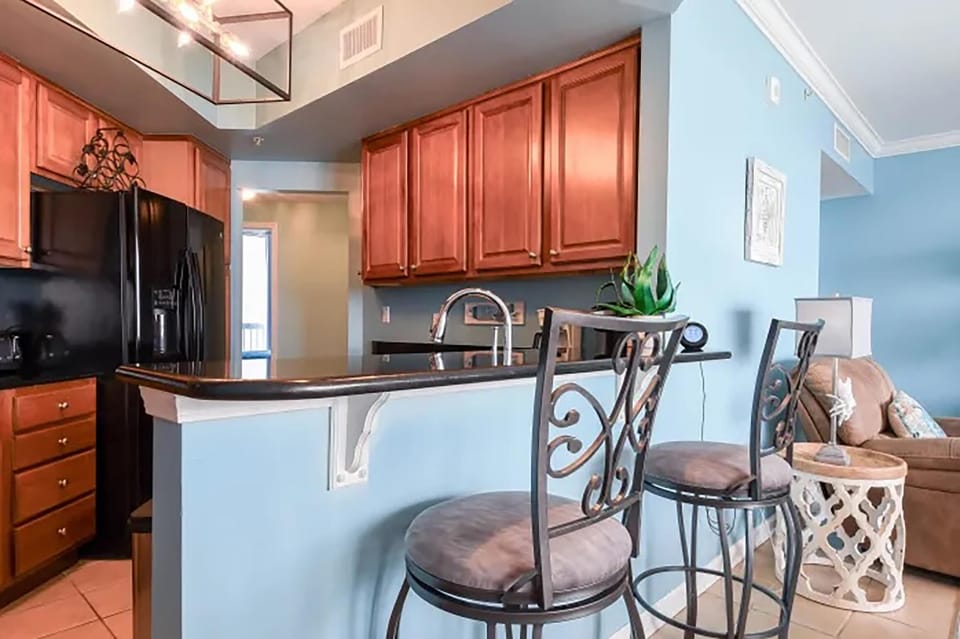 Condo, Multiple Beds (Silver Beach Towers 1003 West) | Interior