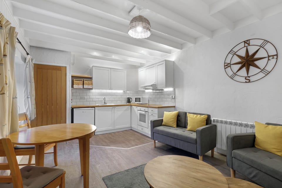 Cottage | In-room dining