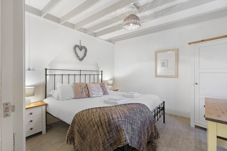 Cottage | 1 bedroom, Egyptian cotton sheets, premium bedding, iron/ironing board