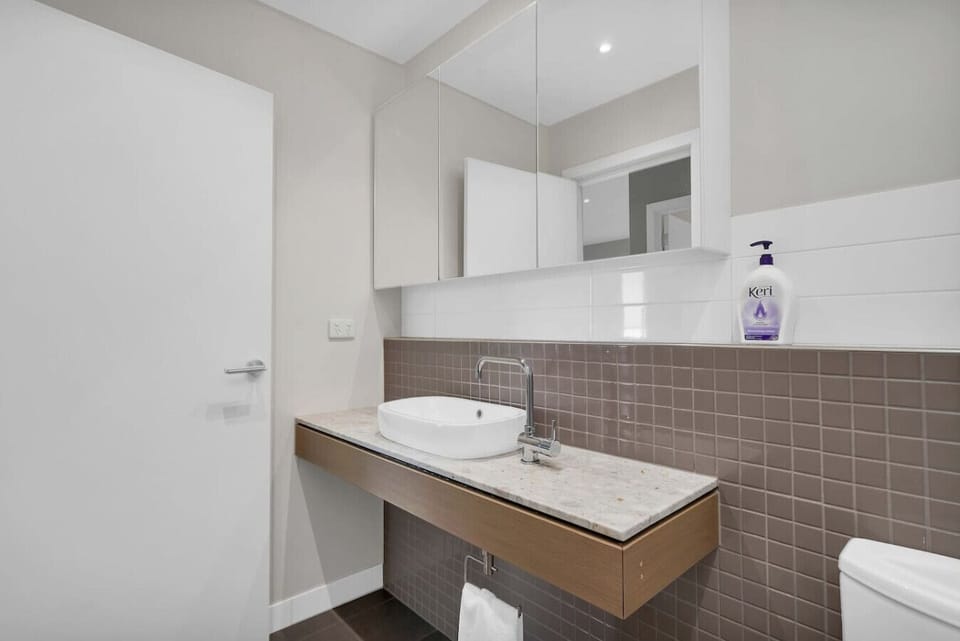 Stylish vanity with mirrored storage