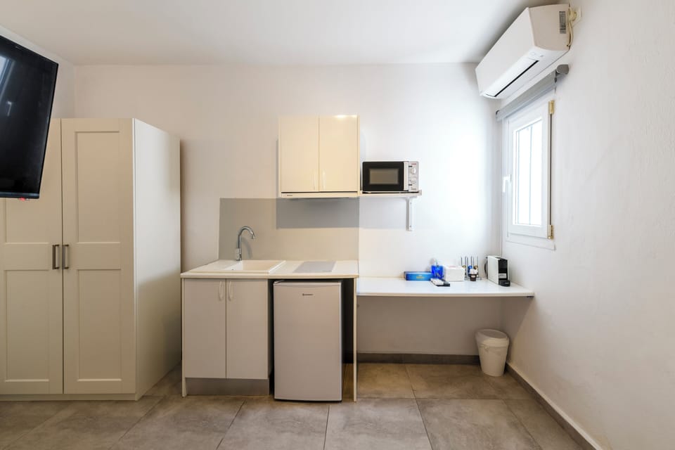 Deluxe Double or Twin Room, Courtyard View | Premium bedding, pillowtop beds, in-room safe, soundproofing