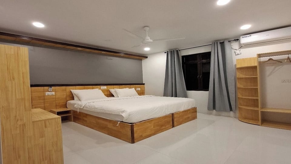 Deluxe Double or Twin Room | Egyptian cotton sheets, premium bedding, memory foam beds
