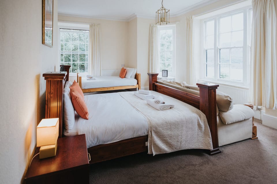 Suite, Ensuite, Mountain View | Desk, free WiFi