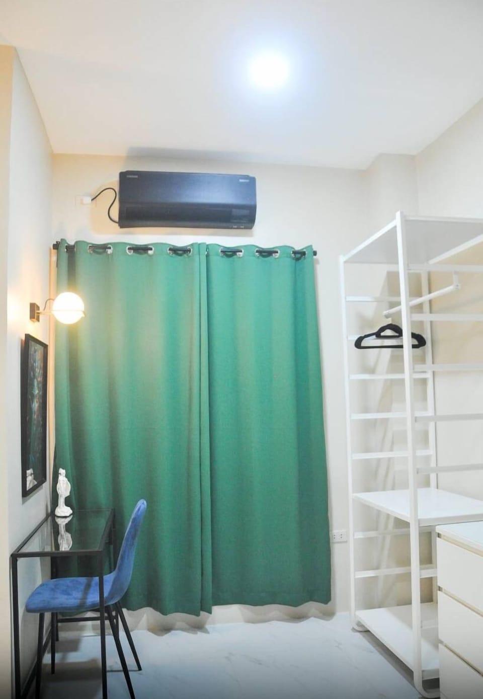 Deluxe Studio | WiFi (free), bed sheets