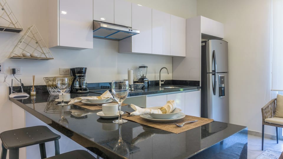 Comfort Apartment, Pool View | Private kitchen
