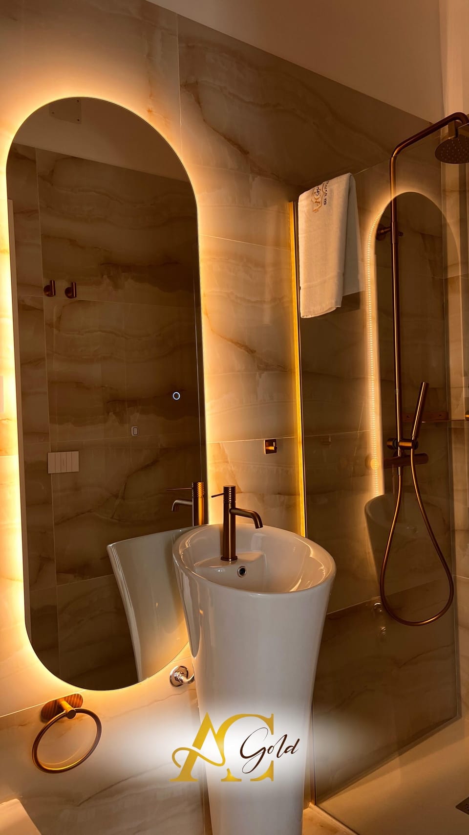 Luxury Suite, City View | Bathroom | Shower, rainfall showerhead, designer toiletries, hair dryer