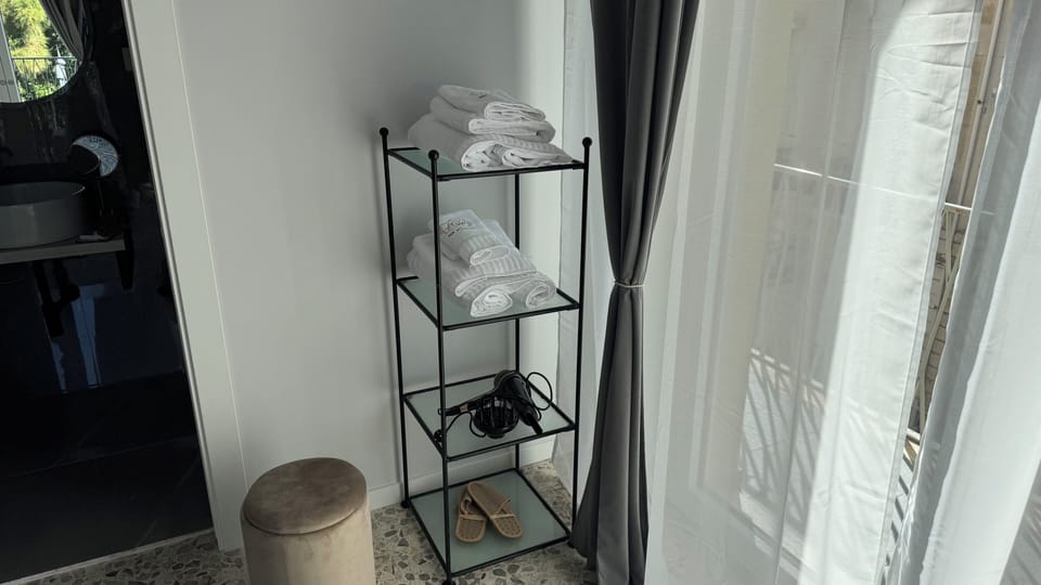 Junior Studio Suite, City View | Bathroom | Shower, rainfall showerhead, designer toiletries, hair dryer