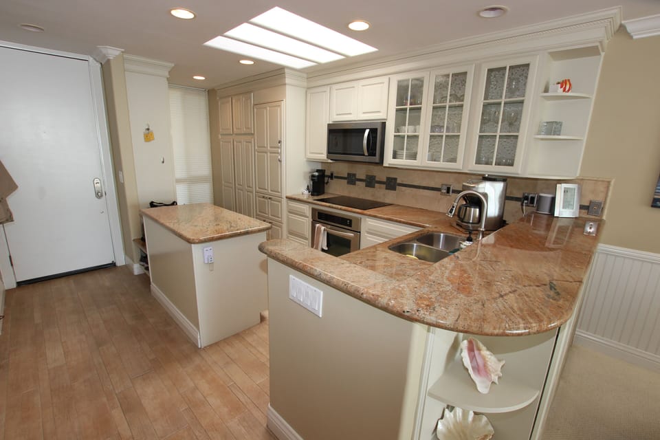 Looking from living room to kitchen.