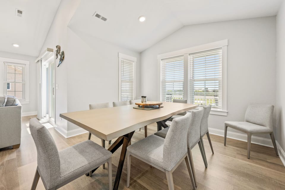 Dining Area - Top Level