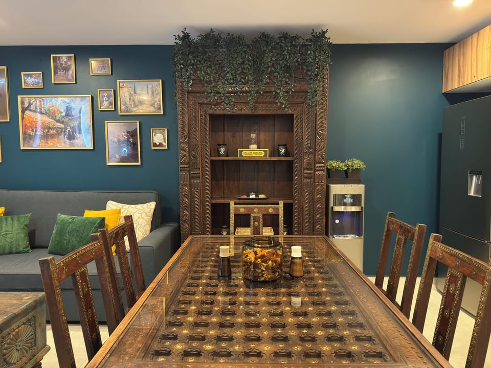 Dining table for 6 people