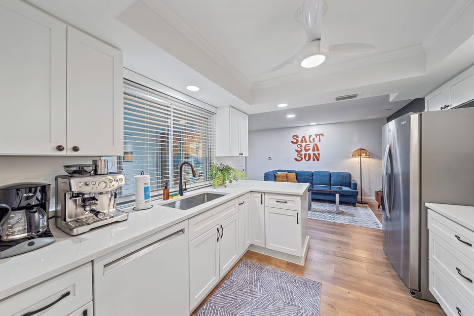 This spacious, fully-equipped kitchen is a chef's dream!