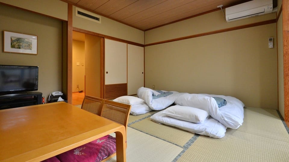 Standard Room, Non Smoking | Down comforters, in-room safe, desk, free WiFi