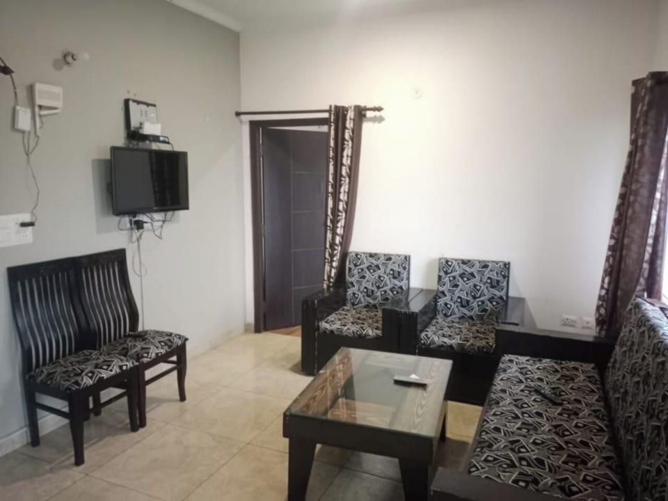 Deluxe Single Room, Balcony, Mountain View | Living area