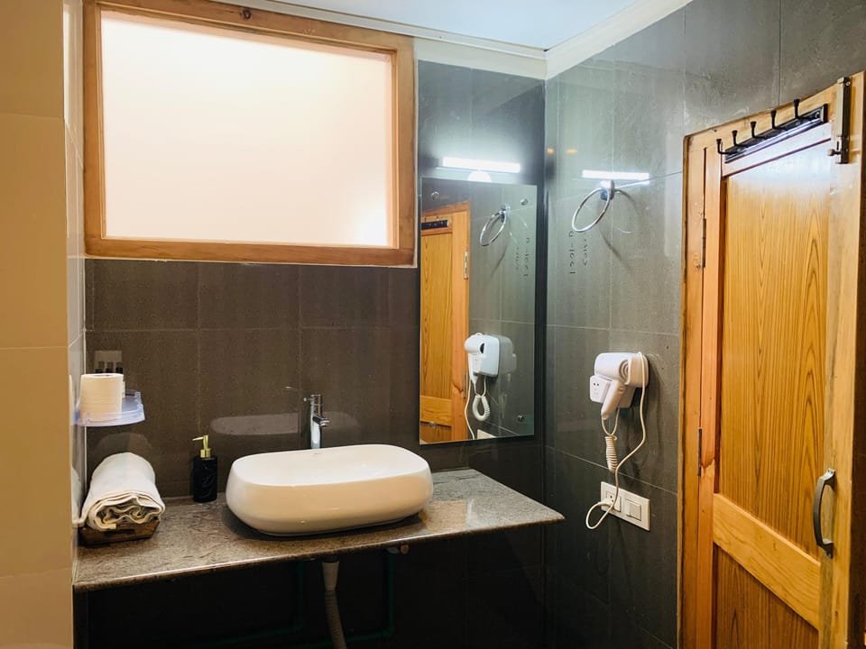 Shower, hydromassage showerhead, hair dryer, slippers