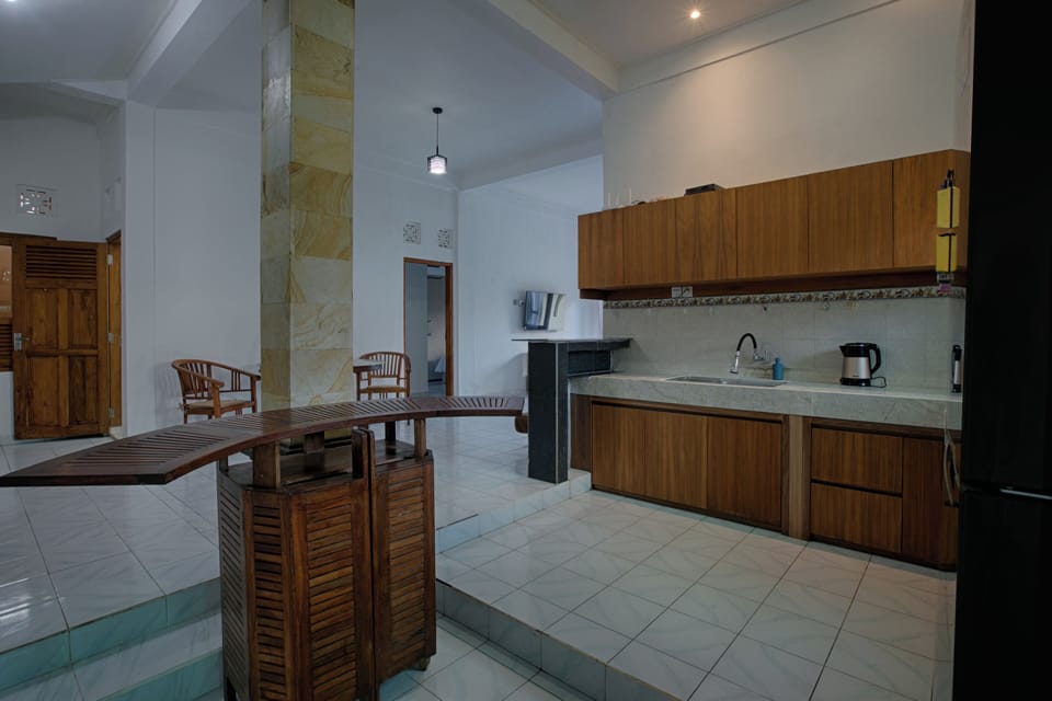 Comfort Villa, Courtyard View | Private kitchen | Fridge, stovetop, cookware/dishes/utensils