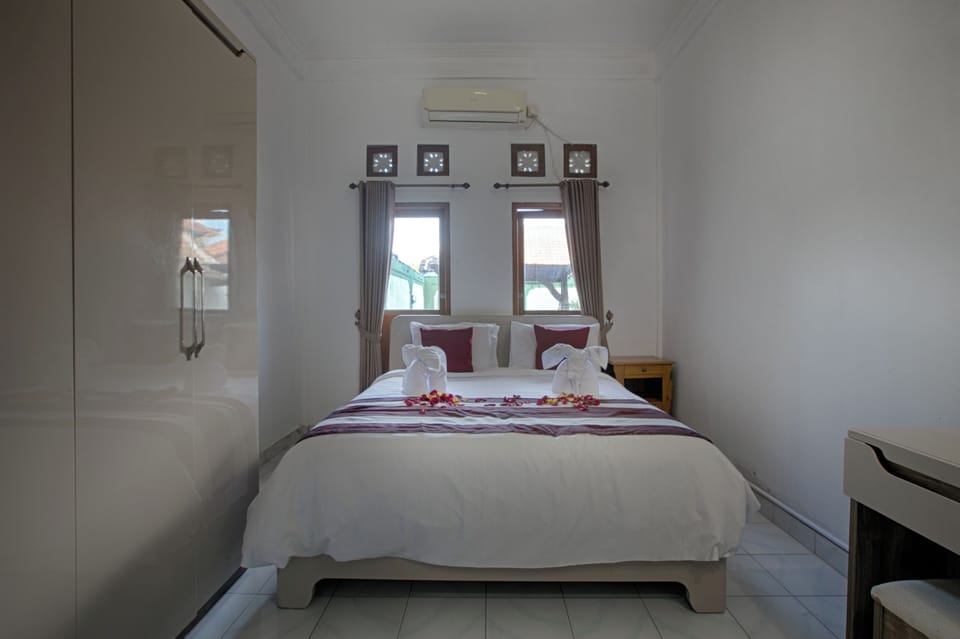 Comfort Villa, Courtyard View | 2 bedrooms, in-room safe, desk, laptop workspace