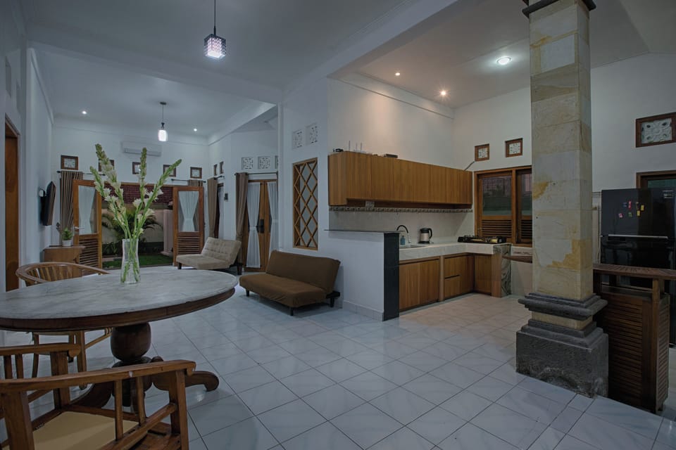 Comfort Villa, Courtyard View | Living area