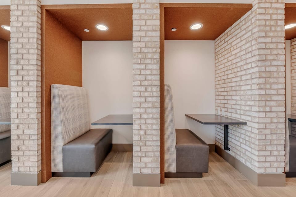 Breakfast and dinner served