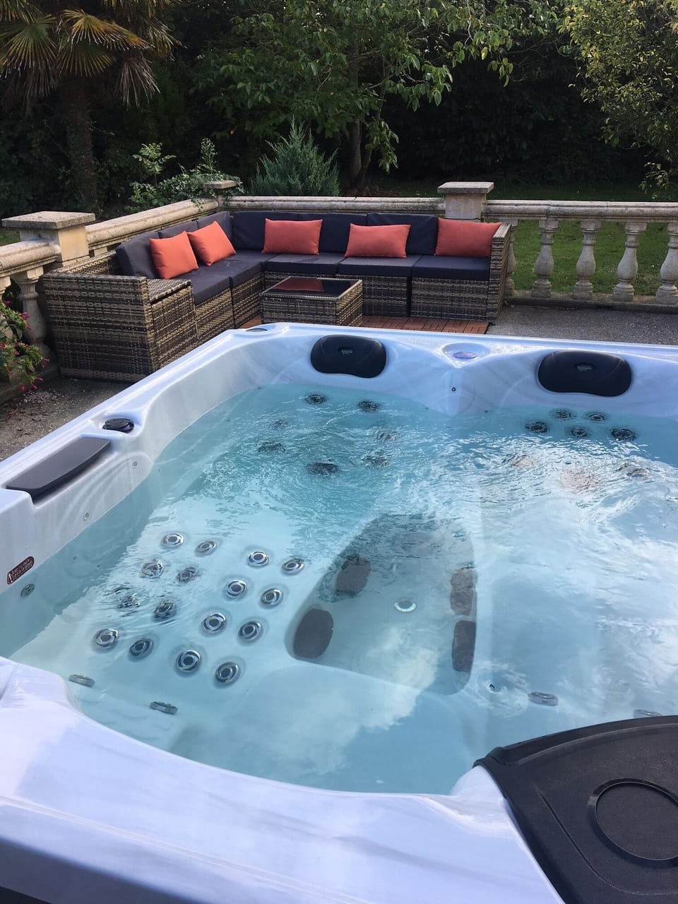 Outdoor spa tub