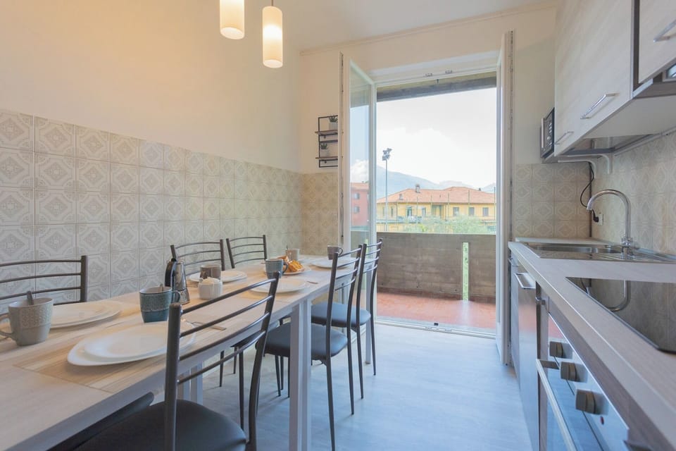 Apartment (2 Bedrooms) | Private kitchen | Fridge, microwave, oven, highchair