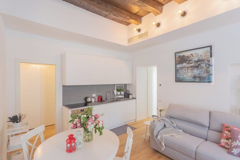 Apartment (1 Bedroom) | Dining room