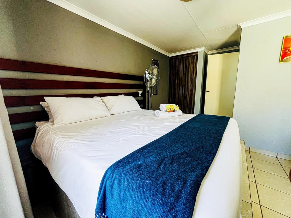 Deluxe Double Room | Desk, soundproofing, WiFi (free)