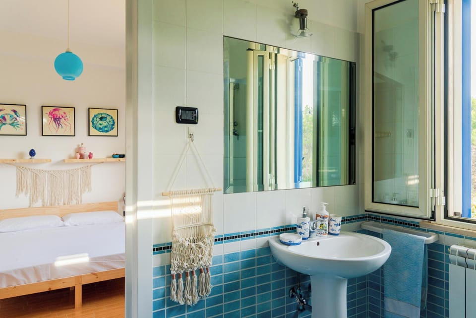 Room, 1 Queen Bed, Vineyard View, Beachside | Bathroom | Bidet