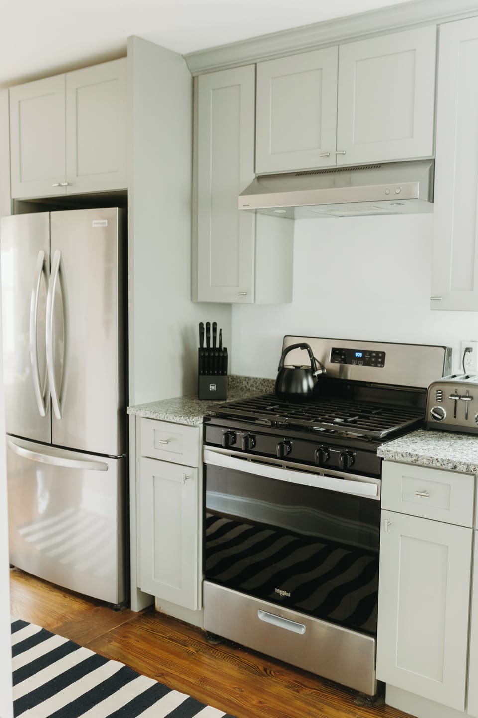 Chefs knives, tea kettle and four slice toaster