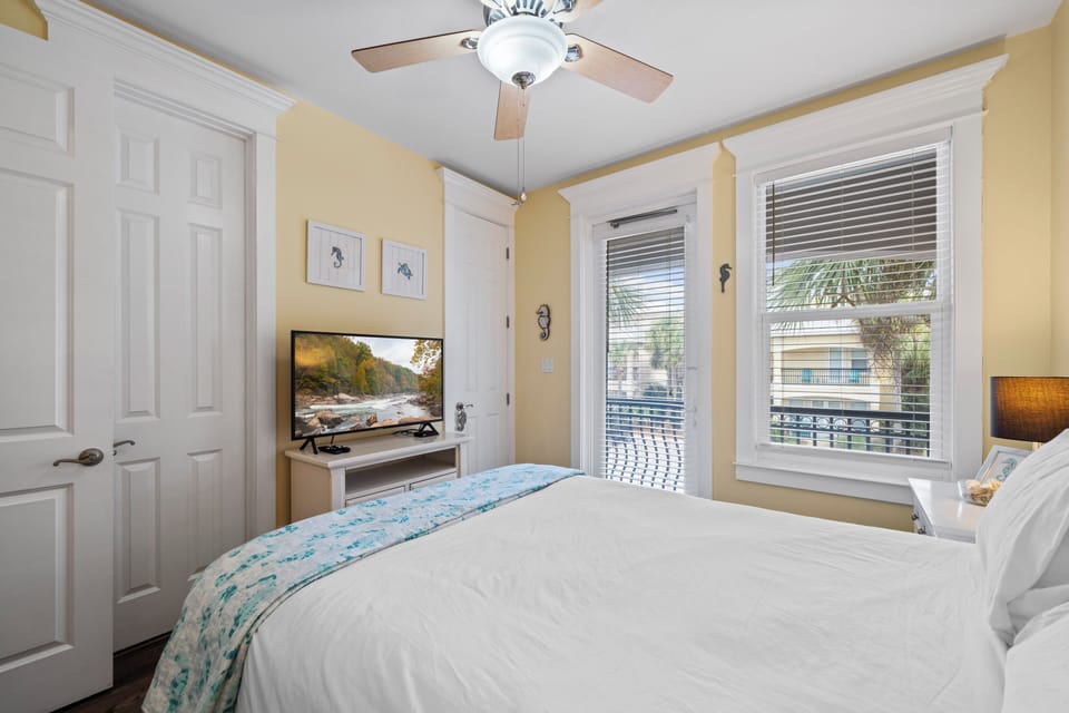 Alternate view of queen bedroom