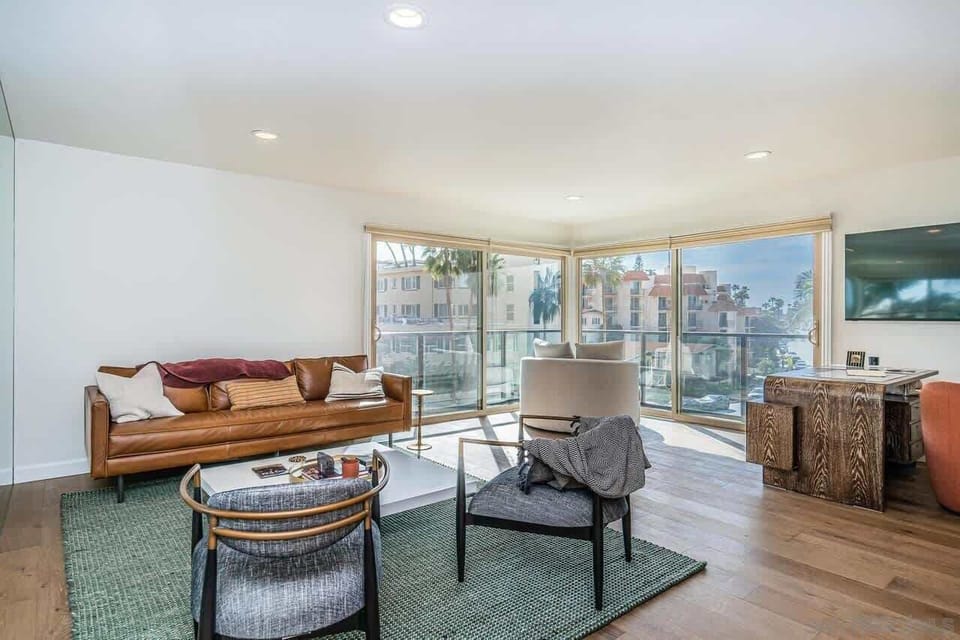 Cozy living space with views 
