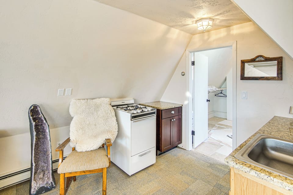 Apartment (0 Bedroom) | Interior